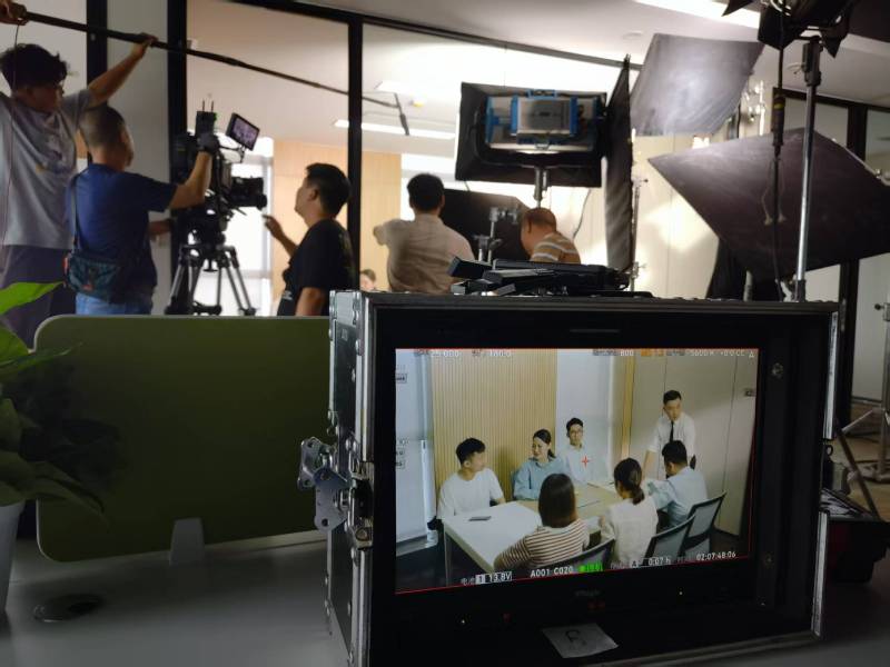 津南区TVC拍摄公司：科技产品视觉化大师，诠释未来感与功能美学
